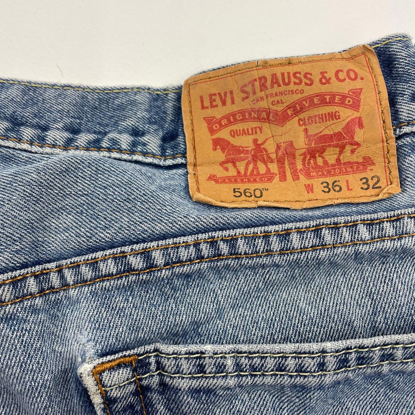 LEVI'S 560 Comfort Fit Jeans Distressed Vintage Blue Denim Mens W36 L32