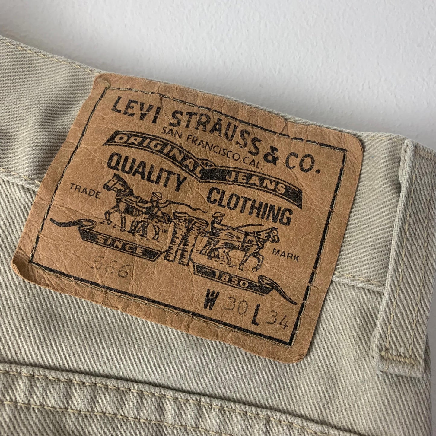 Mens Vintage LEVIS 566 Beige Jeans / W30 L33 / Straight Fit