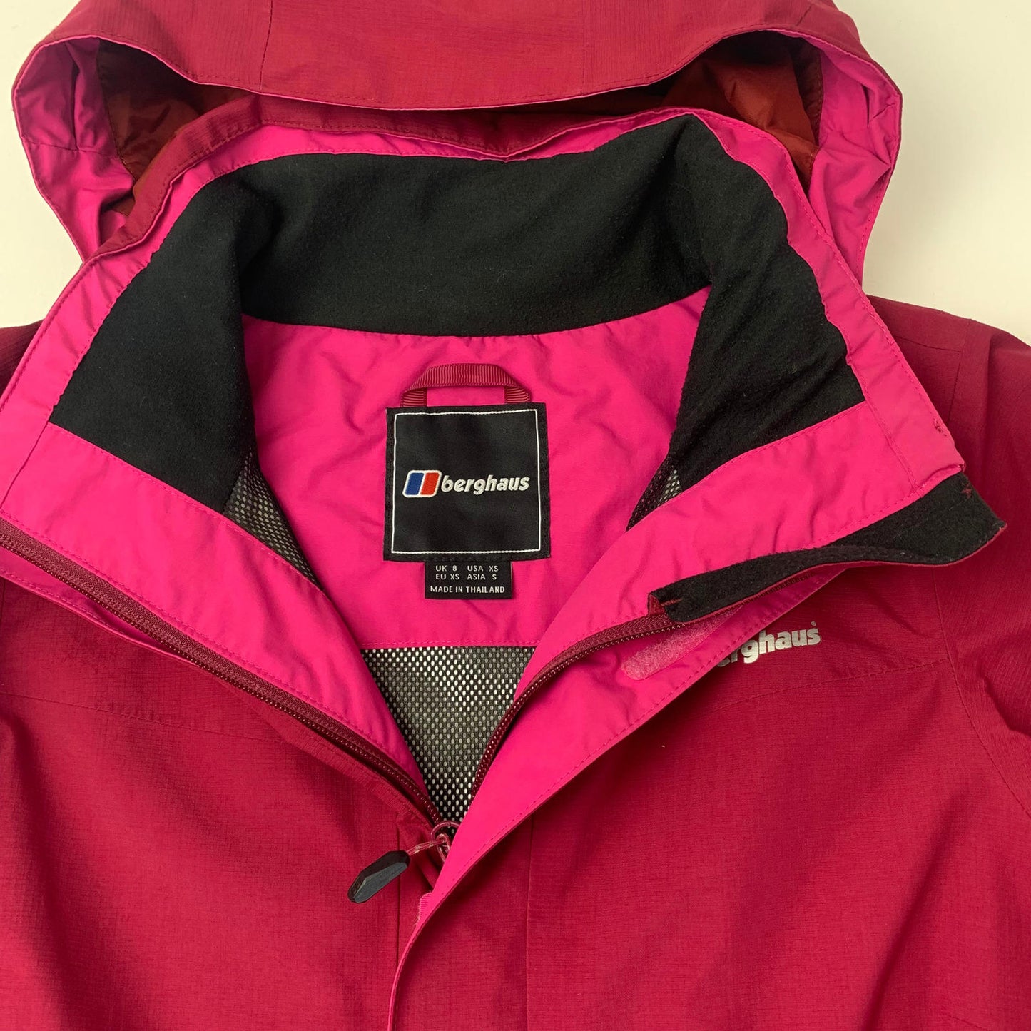 Women’s BERGHAUS GoreTex Jacket / uk8 / XS / Raspberry Red / Hiking / Climbing