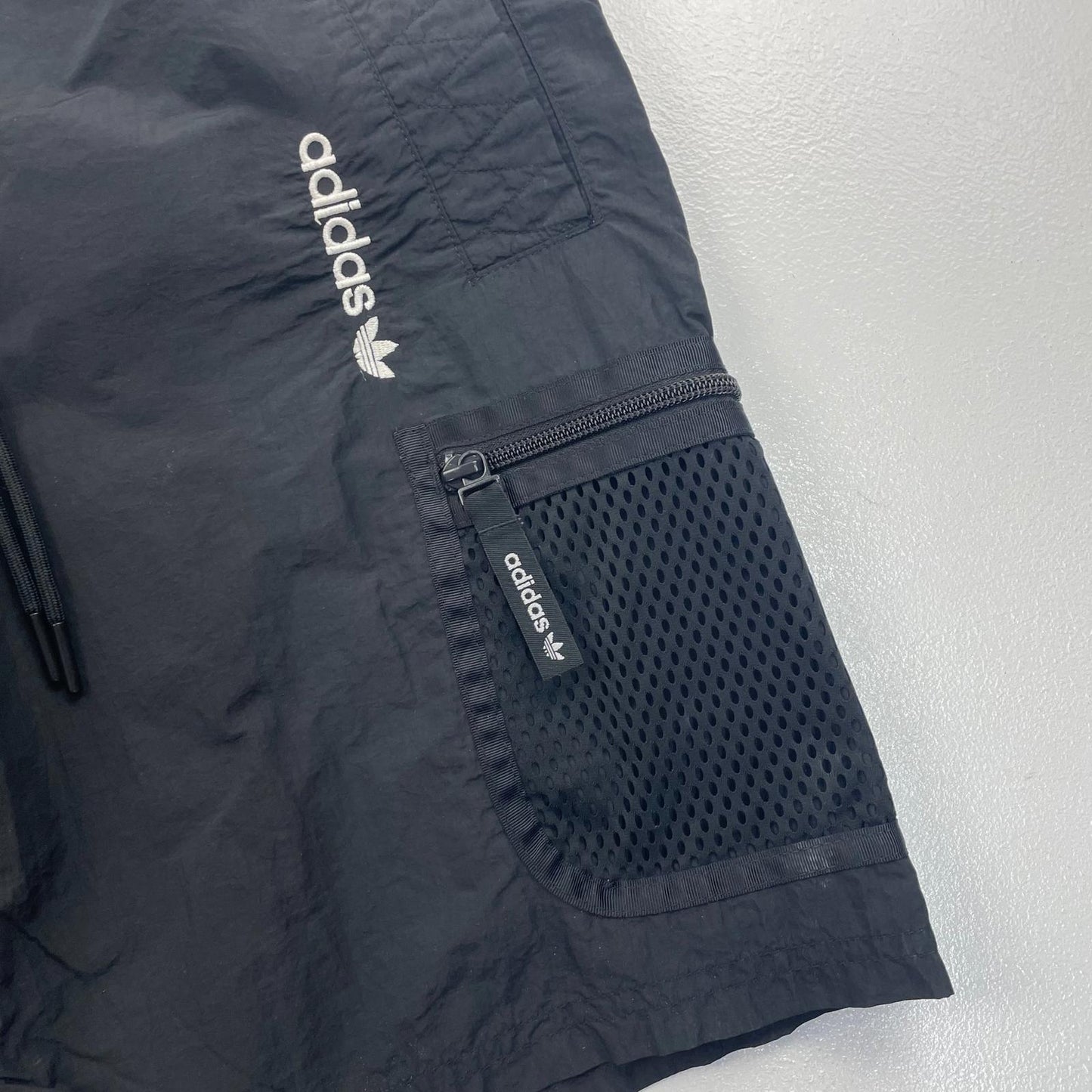 Adidas Cargo Shorts Drawstring Black Mesh Pockets Mens XS