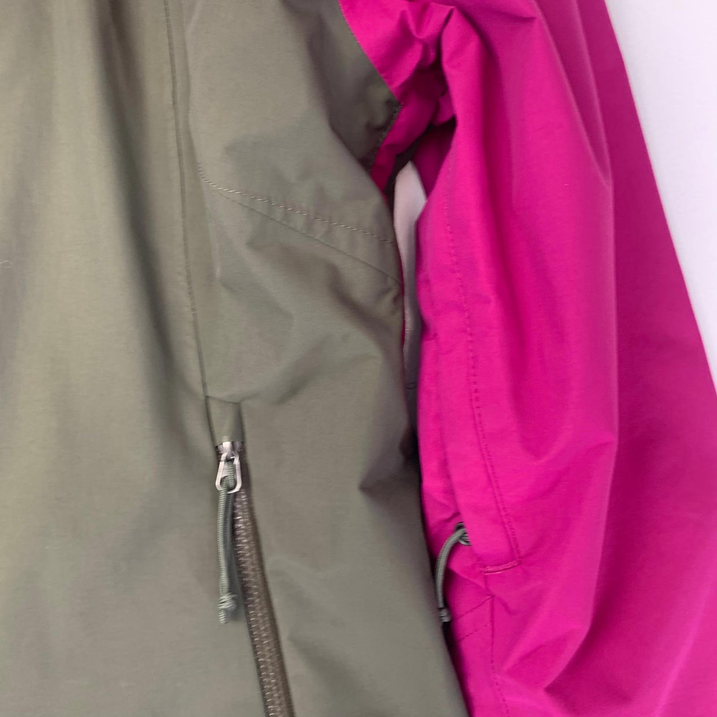 Women’s THE NORTH FACE Hyvent Jacket / Green & Pink / XS / Hiking / Walking